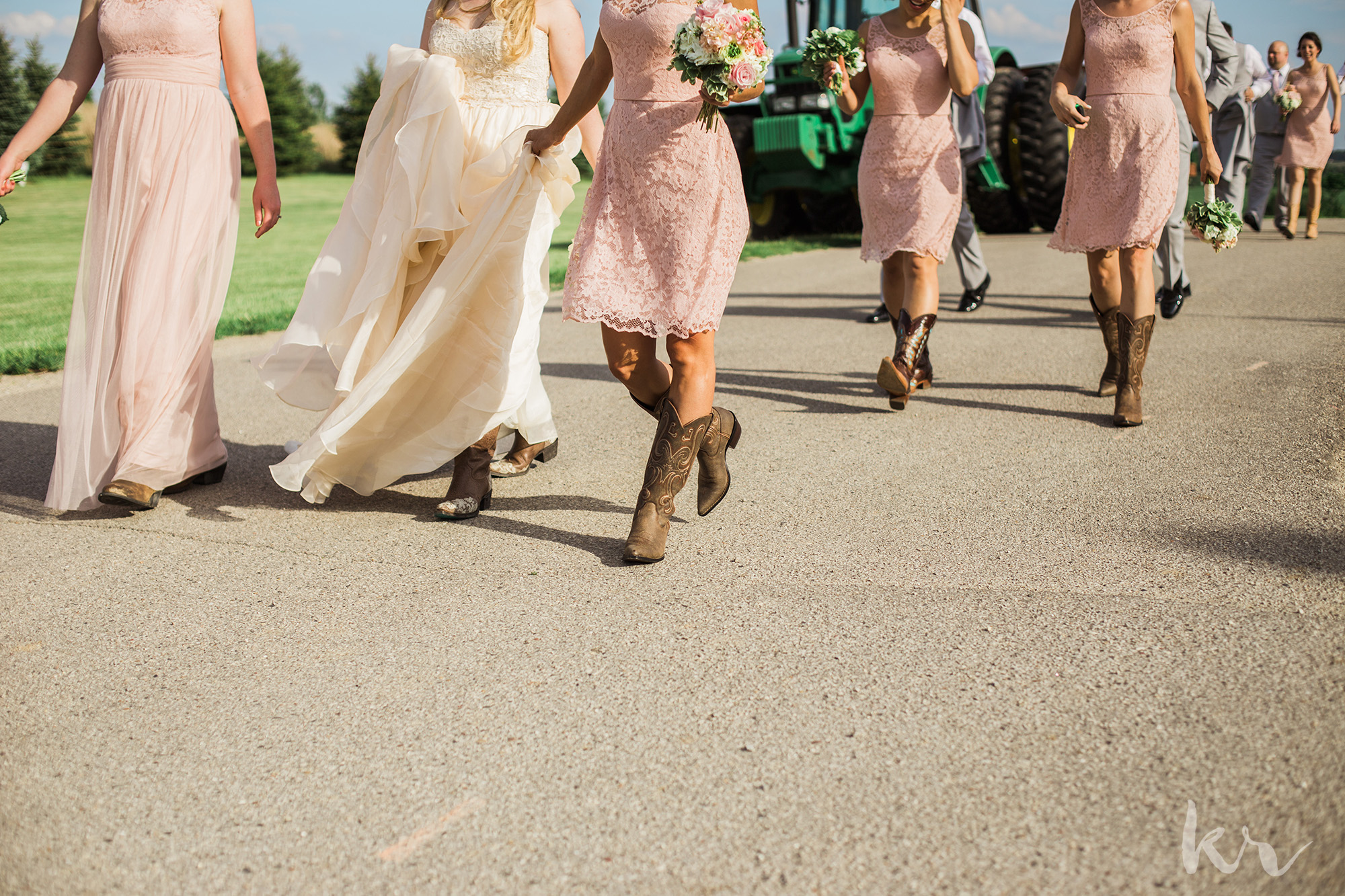 bridesmaids-cowgirl-boots